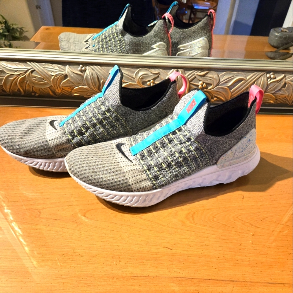 Nike ReAct walking/city shoes